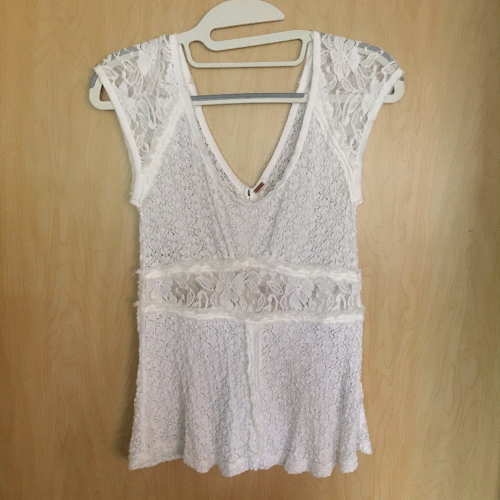 FREE PEOPLE SLEEVELESS LACE TOP - XS -